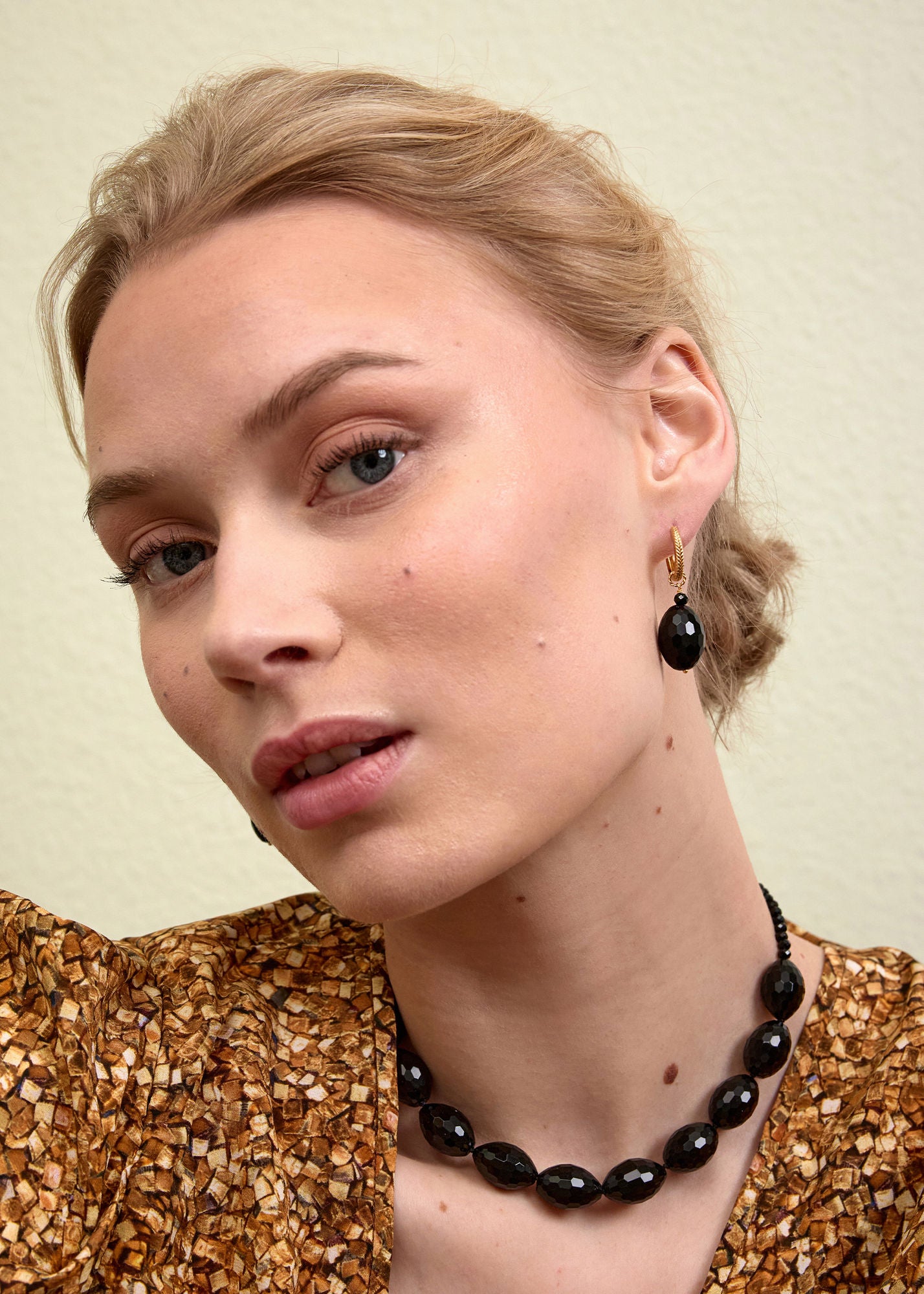 Edith Gold Plated Earrings w. Black Agate & Black Spinel