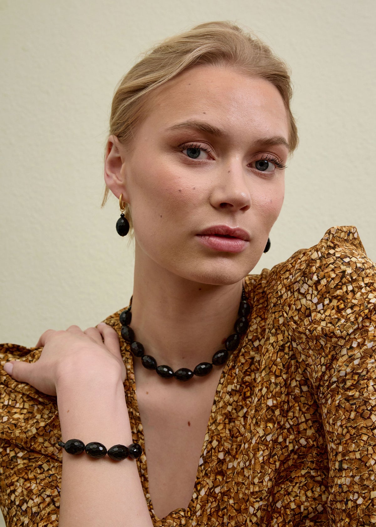 Edith Gold Plated Earrings w. Black Agate & Black Spinel