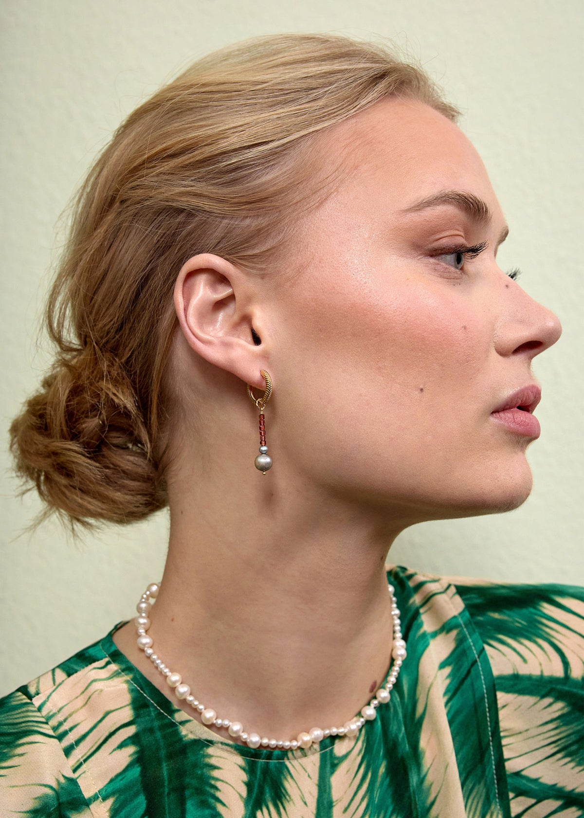 Lotus Flower Gold Plated Earrings w. Grey Pearl & Champagne Garnet