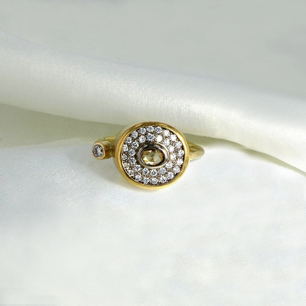 Pavé small Cocktail 18K & 22K Gold Ring w. Diamonds
