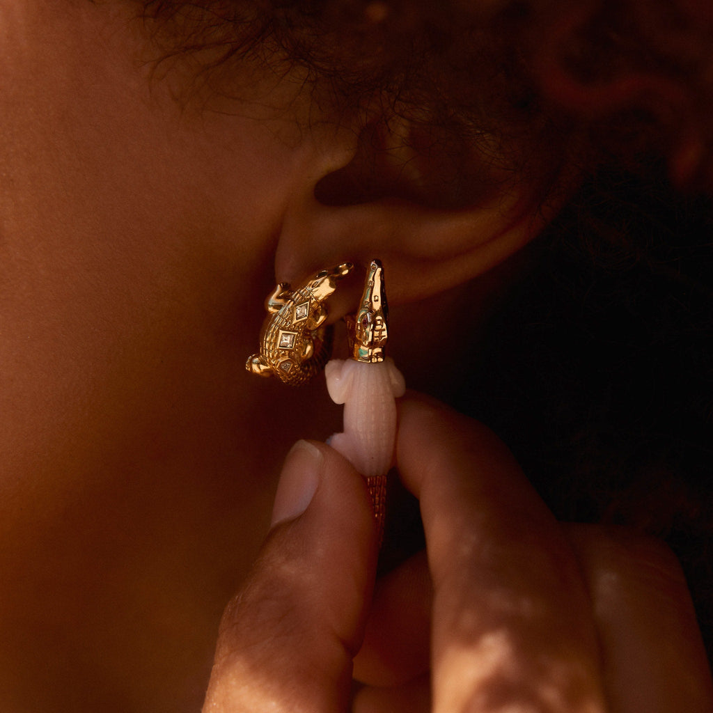 Alligator Twist Pop Art 18k Guld Ørering m. Tsavorite & Diamonds