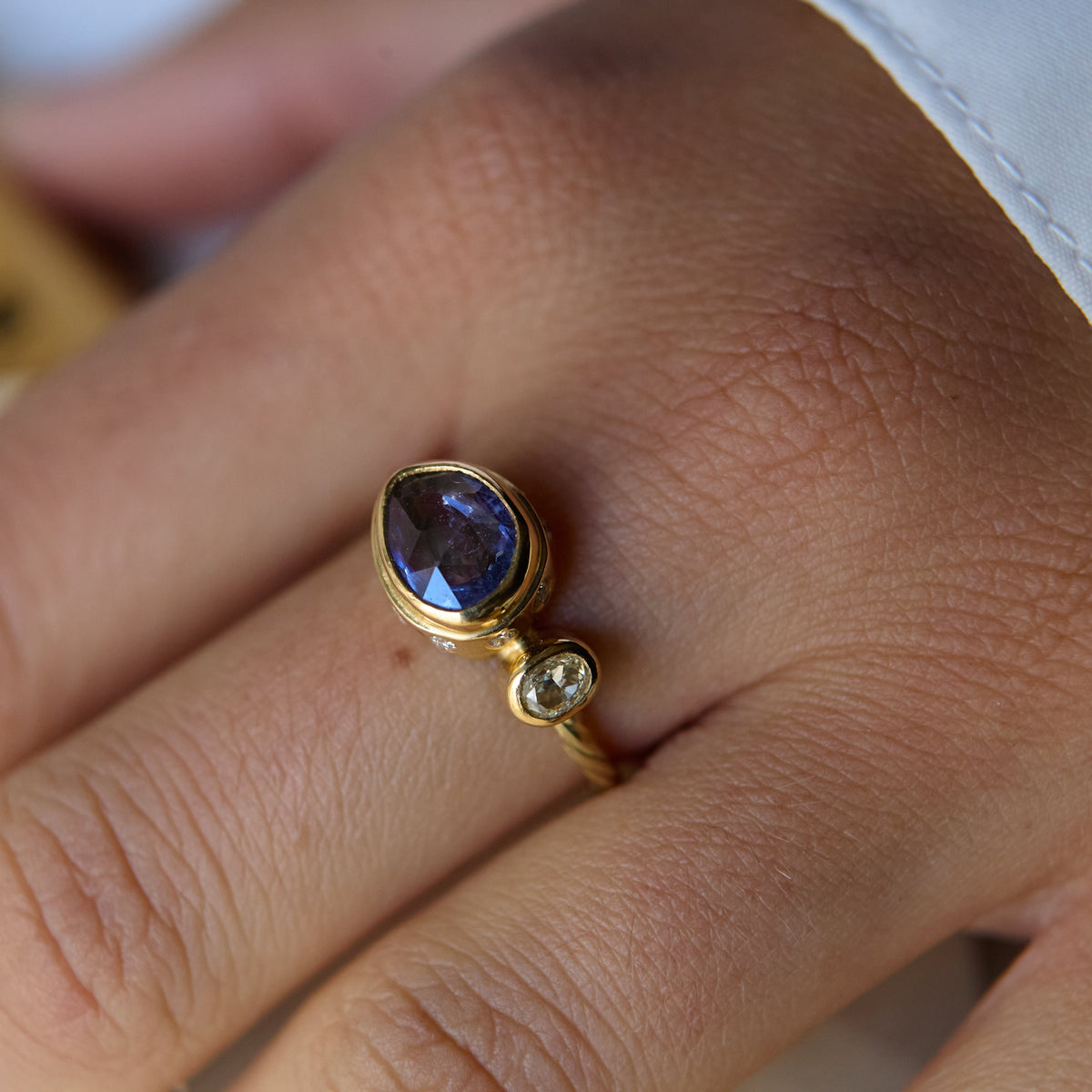Cocktail 18K & 22K Gold Ring w. Sapphire & Diamond