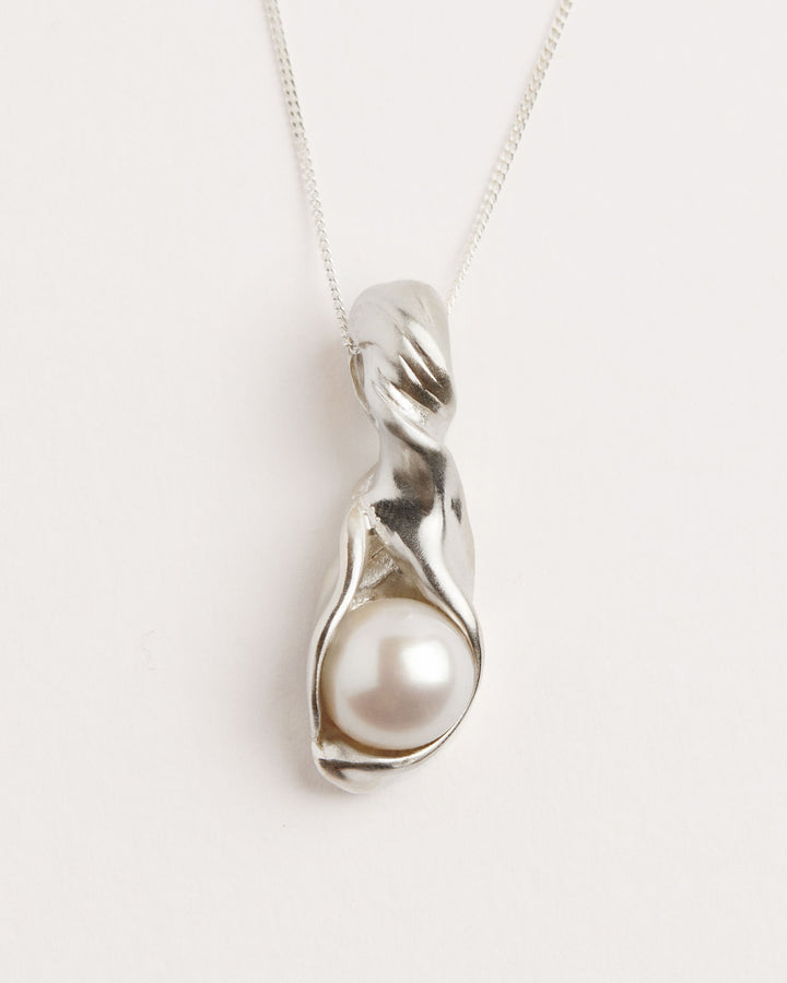 Dobra Silver Necklace w. Freshwater Pearl