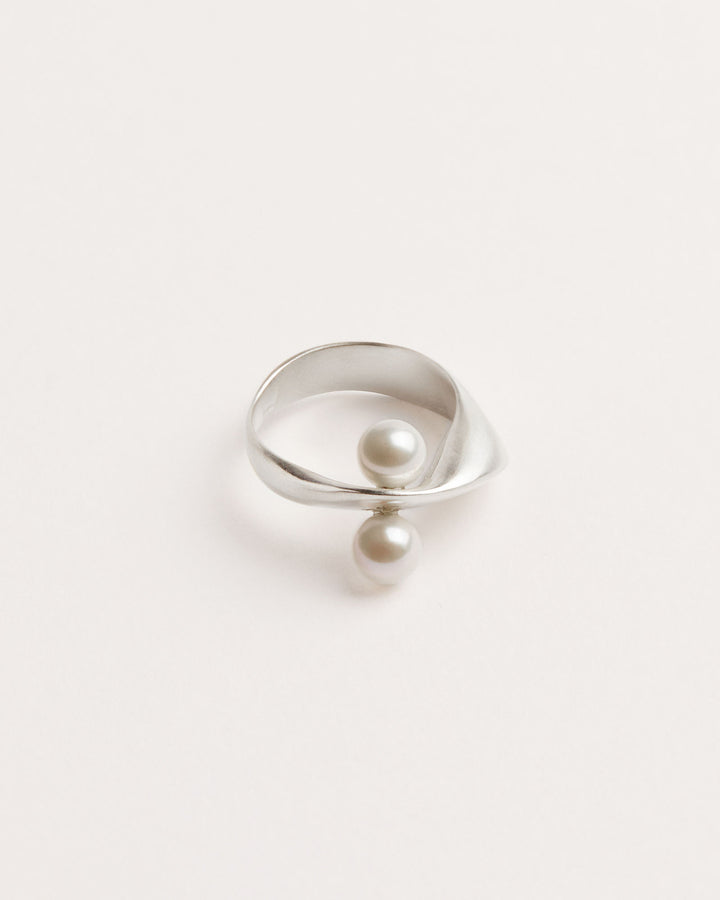 Enlace Silver Ring w. Freshwater Pearls