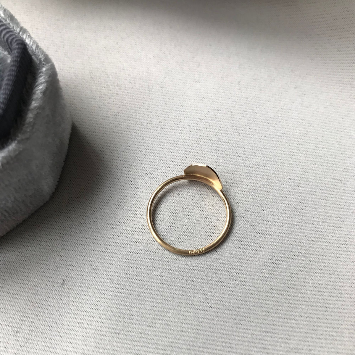 Wolkentag/Licht 14k goldener Ring