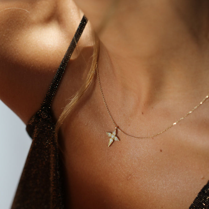 Saintes Single 18K Gold Necklace w. Diamonds