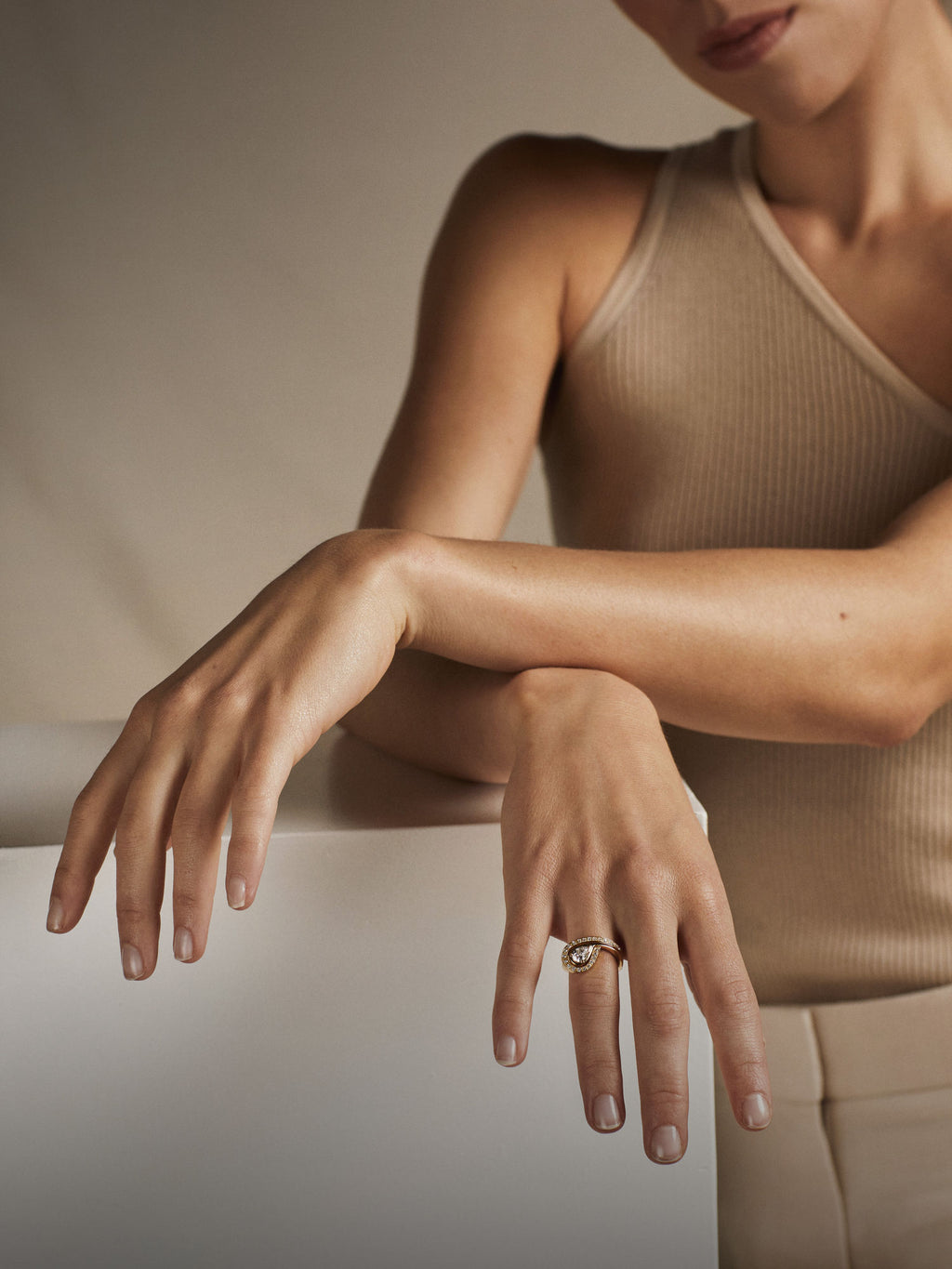 Curiosity 18K Gold, Whitegold or Rosegold Rings w. Diamonds