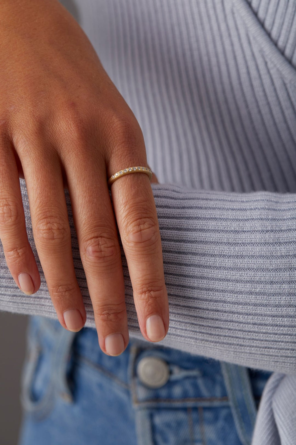 Curve 18K Hvidguld Ring m. 16 Diamanter