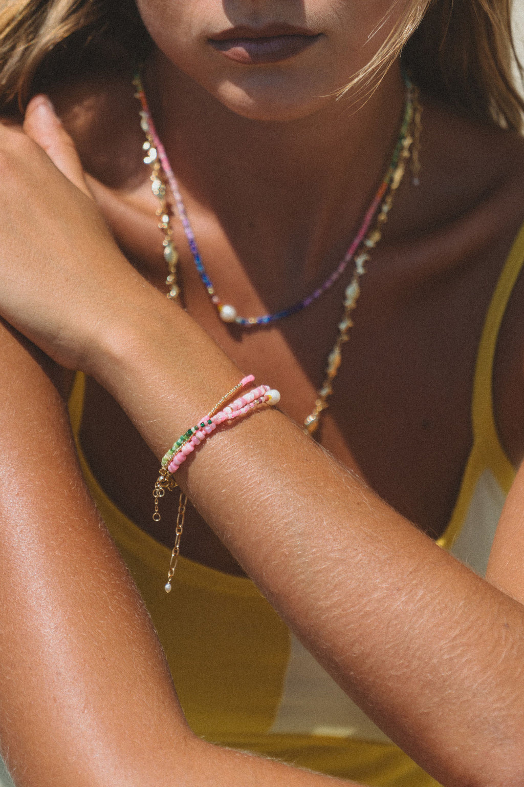 Capri Gold Plated Bracelet w. Mixed Coloured Beads & Freshwater Pearl