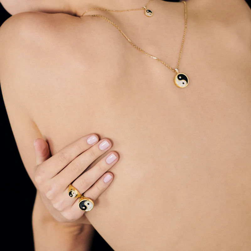 Yin Yang Small Signet 18K Gold Ring w. Lab-Grown Diamonds