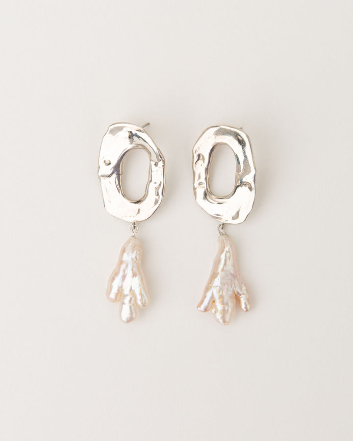 Agua Silver Earrings w. Biwa Pearls