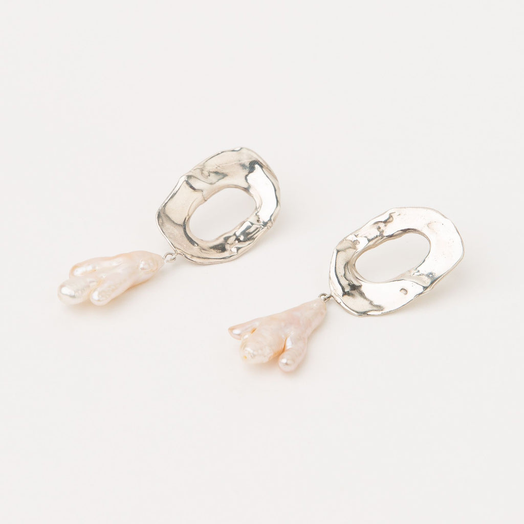 Agua Silver Earrings w. Biwa Pearls