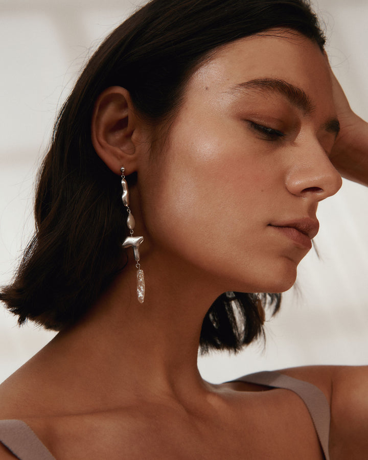 Amuleto Silver Earrings w. Biwa Pearls