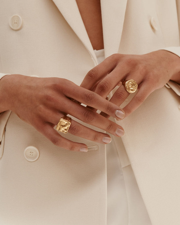 Areia Round Gold Plated Signet Ring