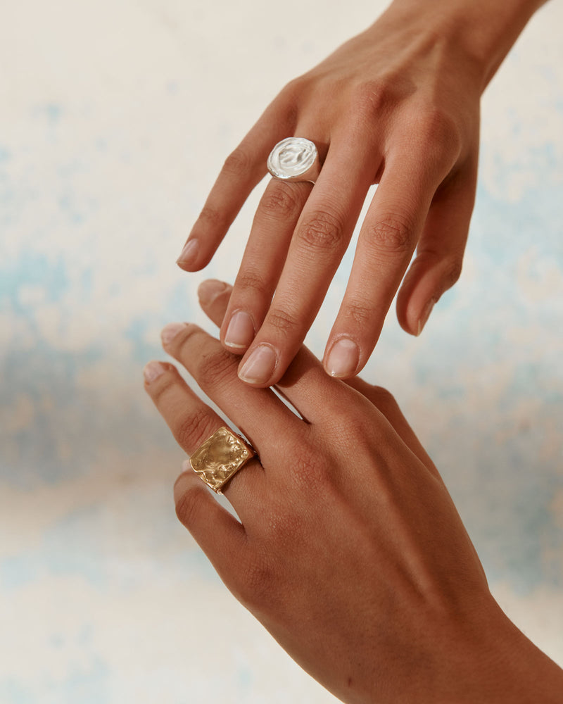 Areia Round Silver Signet Ring