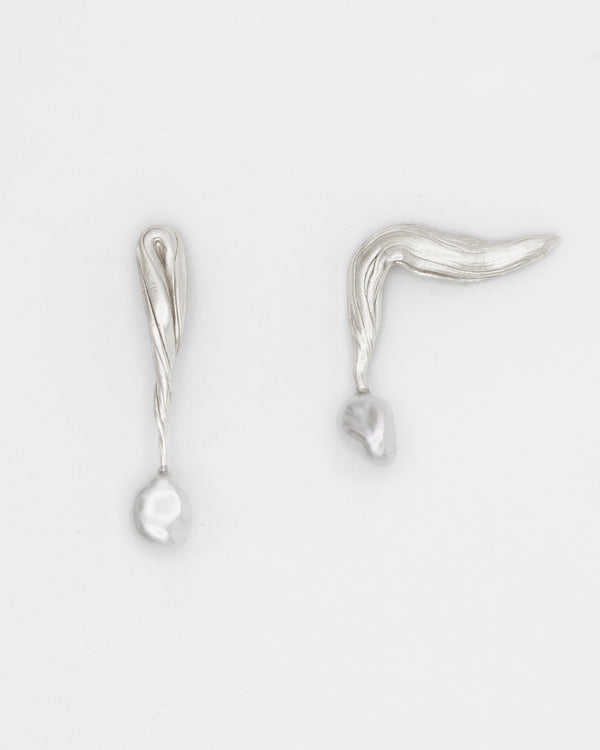 IPE  Silver Earrings w. Natural Keshi Pearls