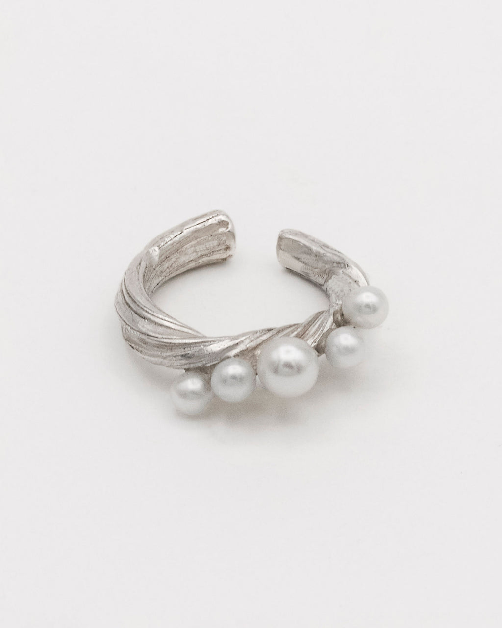 Inga Silver Ear Cuff w. Freshwater Pearls