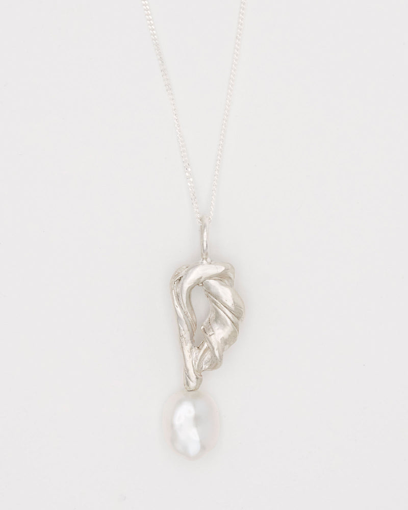 Perola Cumaru Silver Necklace w. Baroque Pearl