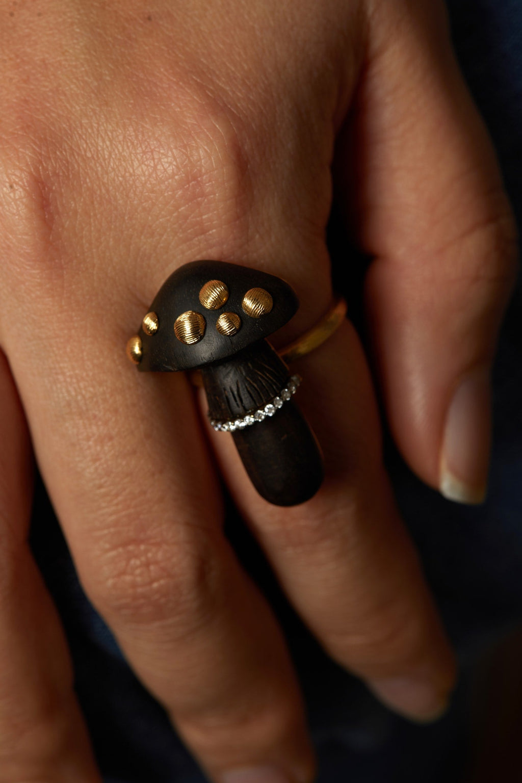 Carved mushroom dark wood 18K Gold Ring w. Diamond