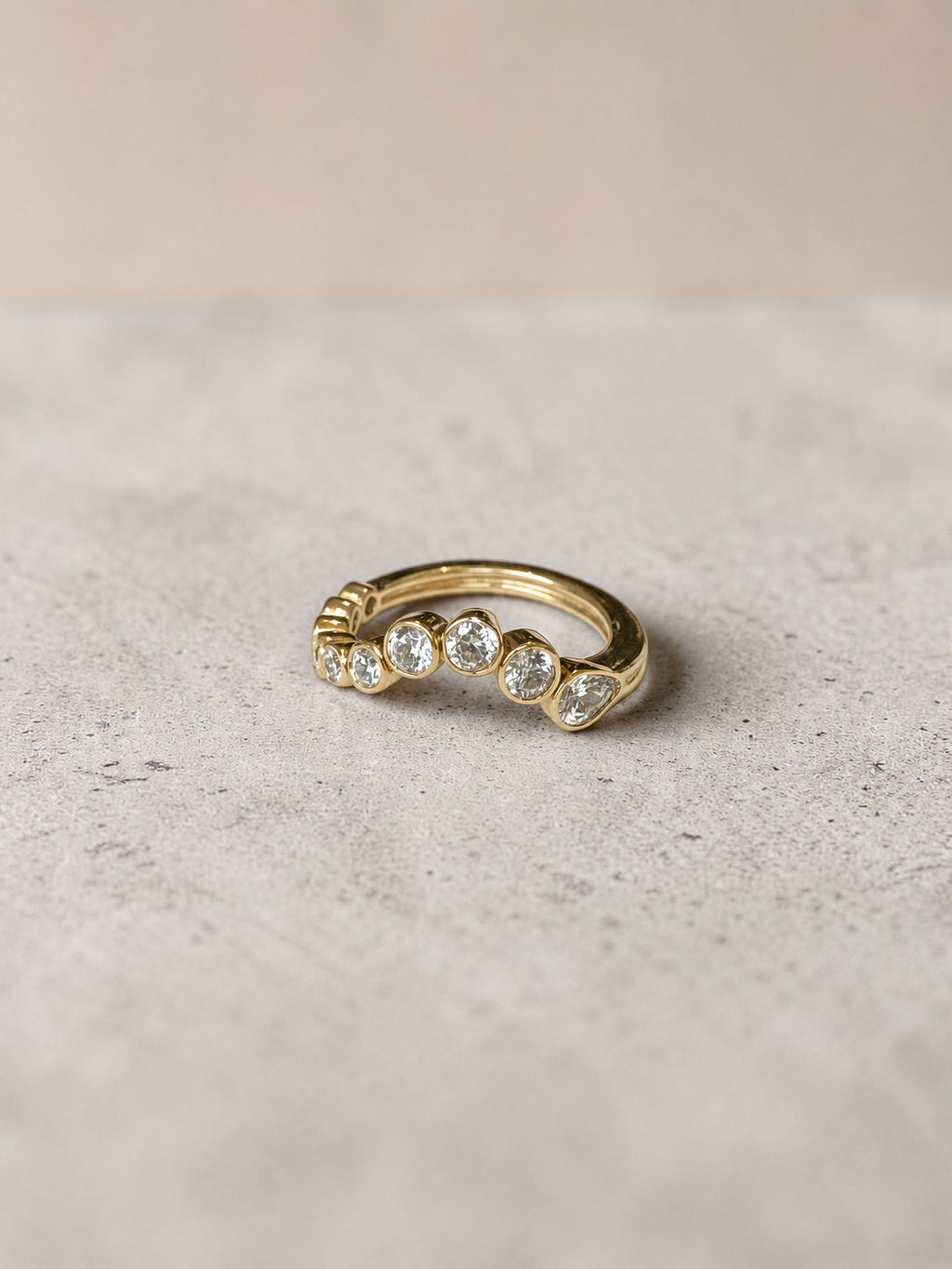 Poise Arc 14K Gold Ring w. Lab-Grown Diamonds