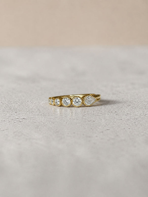 Poise Beam 14K Gold Ring w. Lab-Grown Diamonds