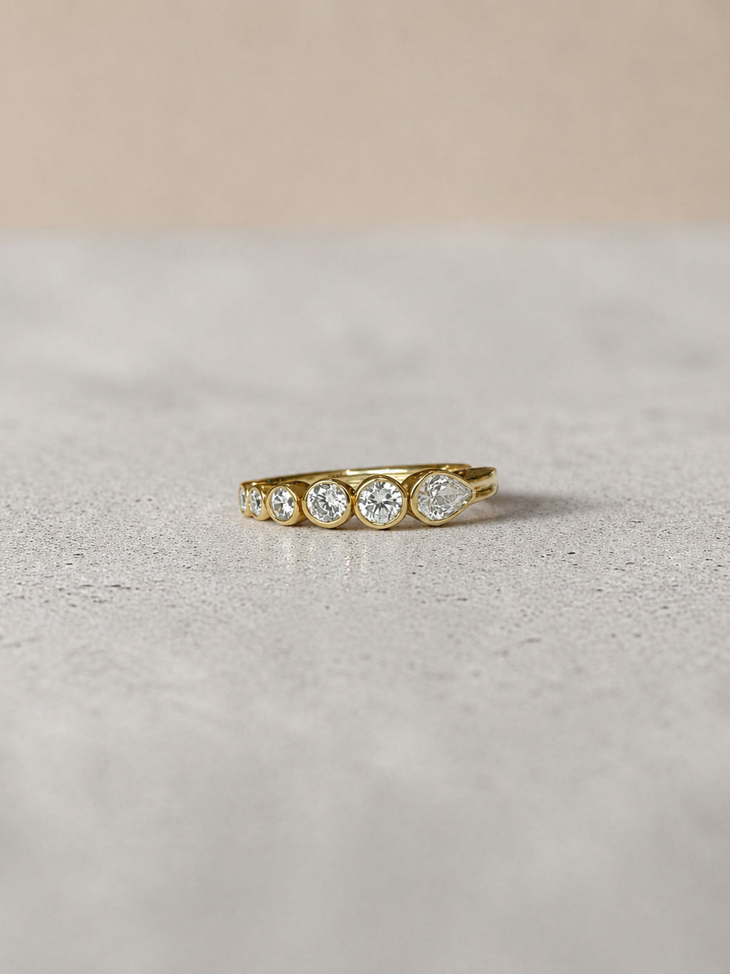 Poise Beam 14K Gold Ring w. Lab-Grown Diamonds