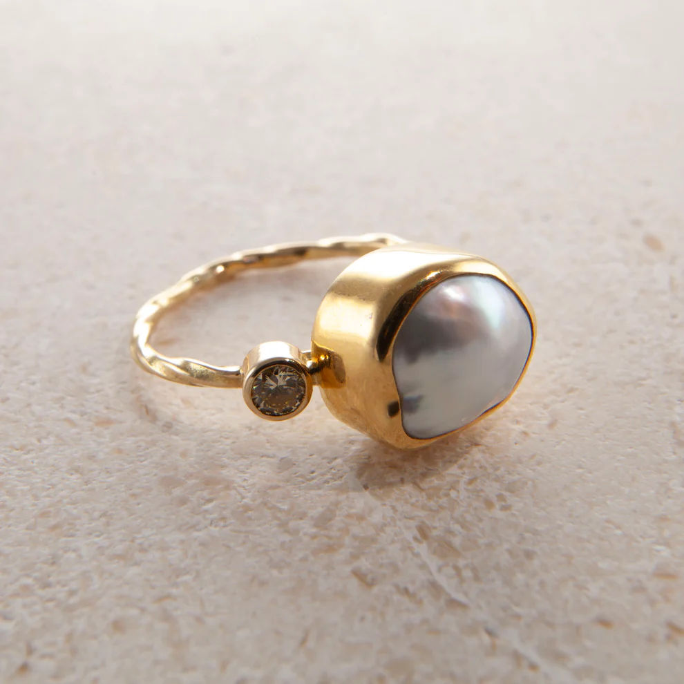 Cocktail 18K & 22K Gold Ring w. Keshi Pearl & Diamond