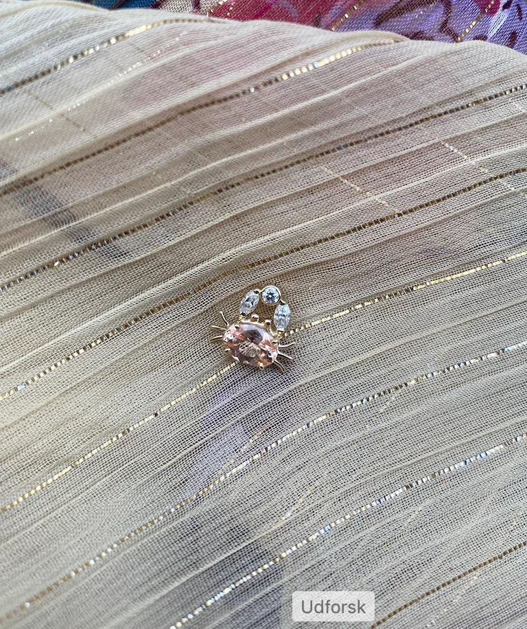 Sparkling Crab 14K Gold Earring w. Diamonds & Sapphire