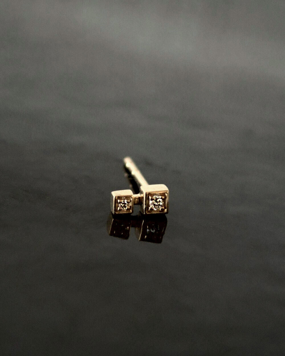 Cube no.2 14K Gold Stud w. Diamonds