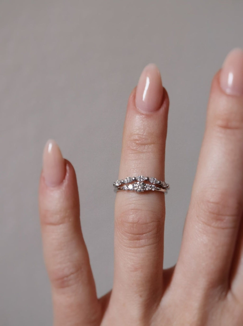 Curved Phoebe Marquise 18K Gold, Whitegold or Rosegold Ring w. Diamonds