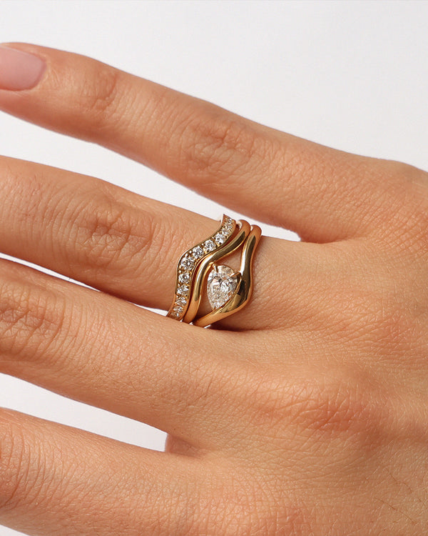 Curved Channel Pavé 14k or 18k Whitegold Ring w. Lab-Grown Diamonds