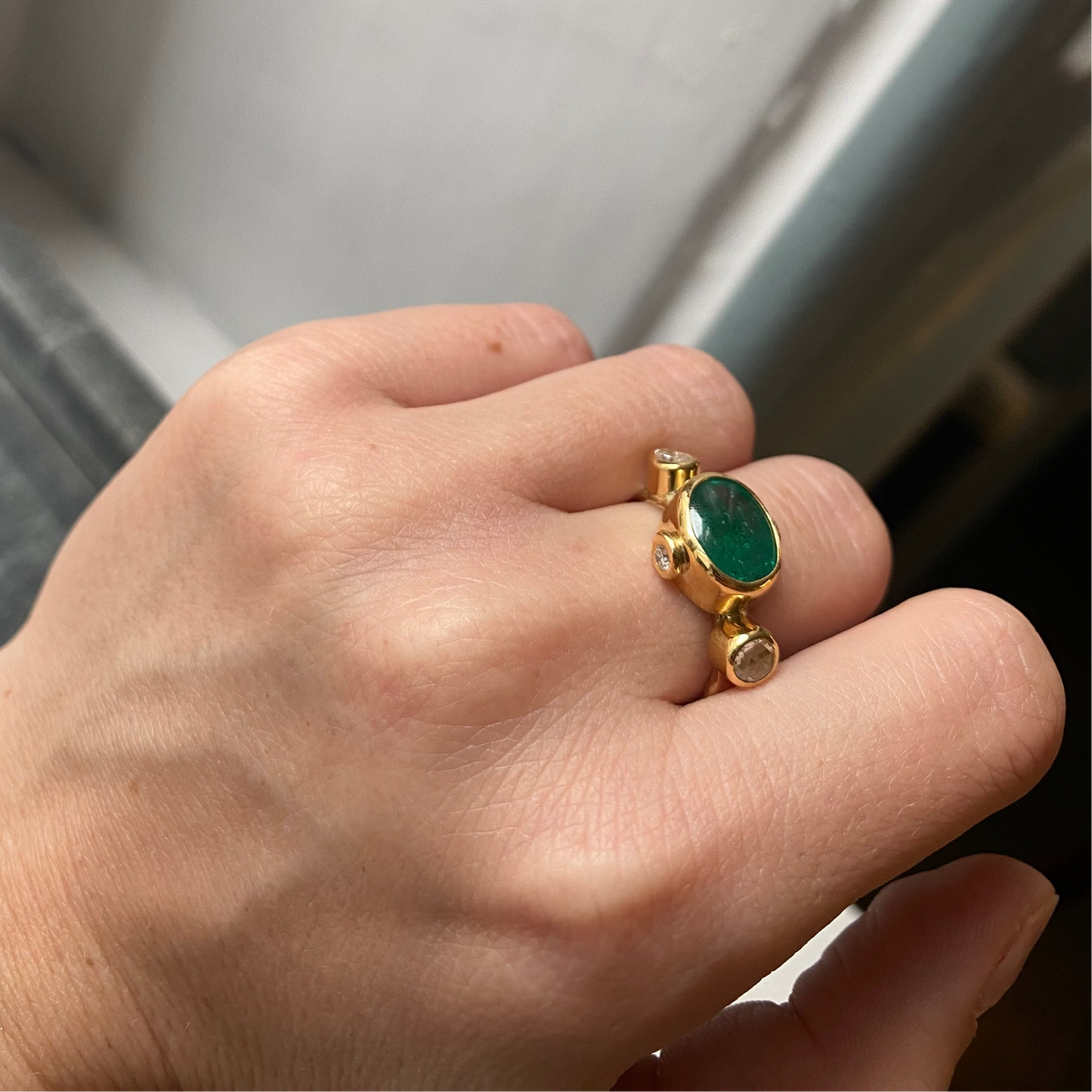 Cocktail 18K & 22K Gold Ring w. Emerald & Diamonds