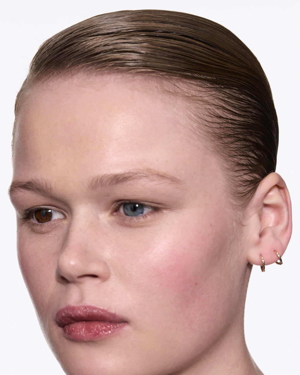 DC 7 14K Gold Huggie