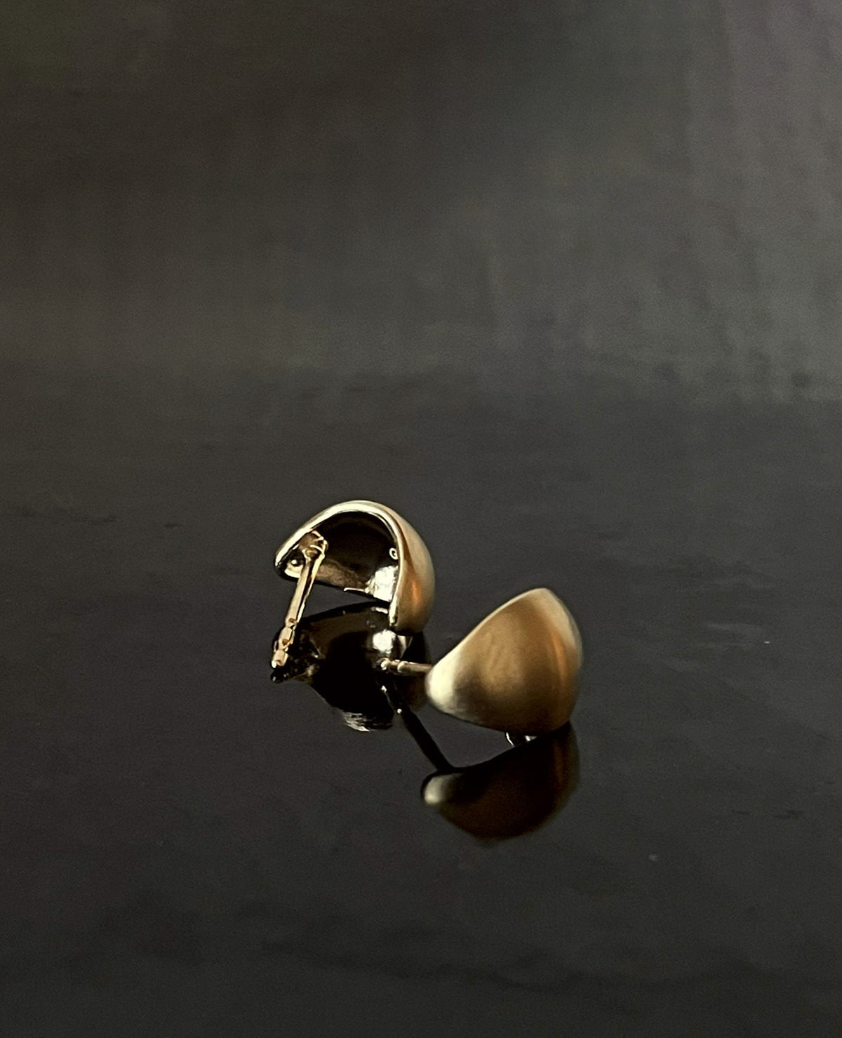 Drop No.1 Ohrstecker aus 10K Gold
