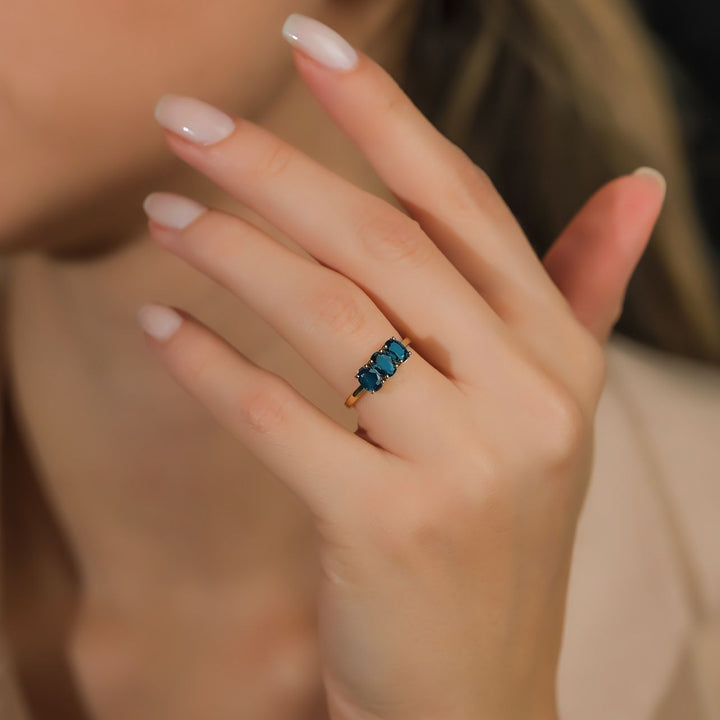 Dumom 18K Gold Ring w. Sapphires