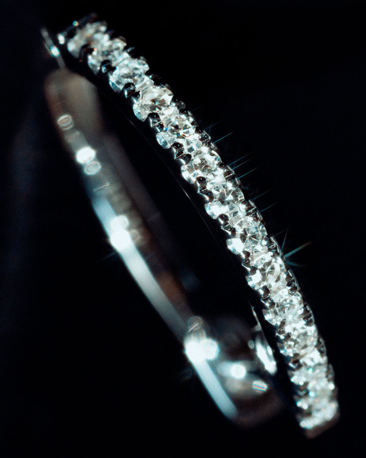 16 mm 14k Whitegold Hoop w. Diamonds