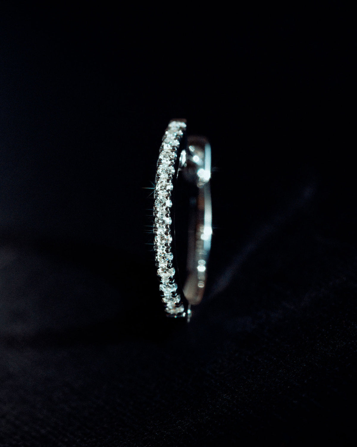 16 mm 14k Whitegold Hoop w. Diamonds
