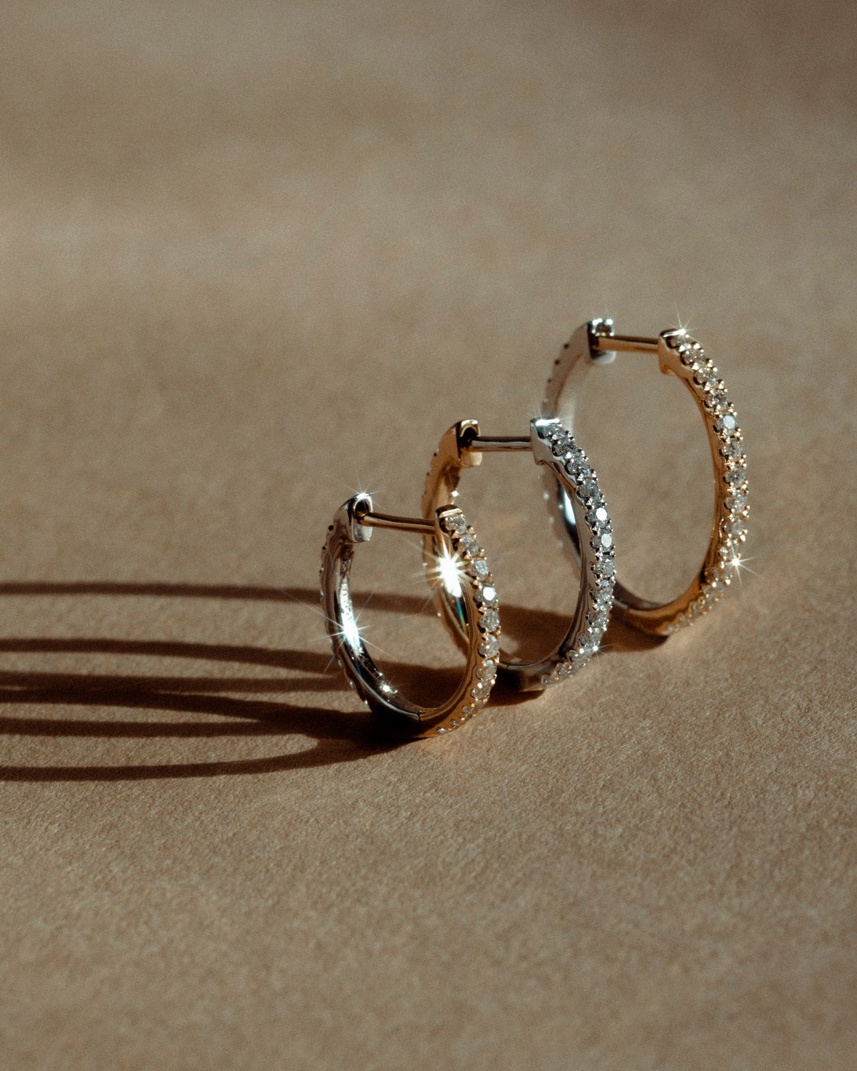 12 mm 14k Whitegold & Gold Hoop w. Diamonds