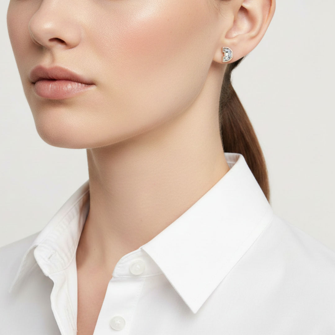 Alphabet Initial D 18K Gold, Whitegold or Rosegold Stud Earrings w. Solitaire Lab-Grown Diamond