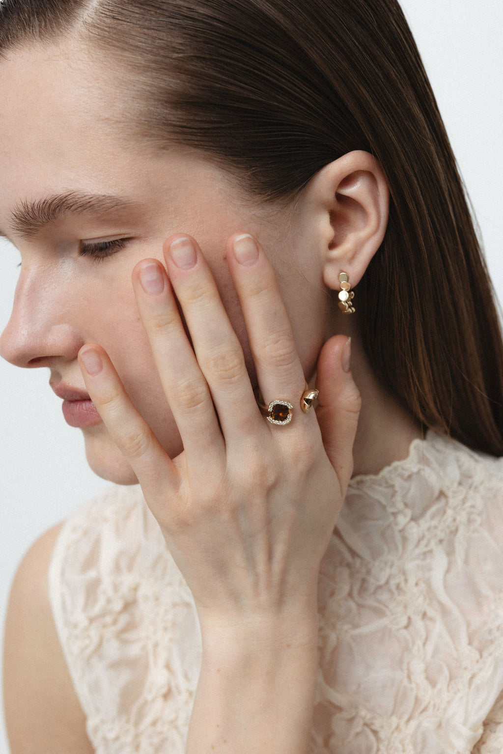 Harmony 9 14K or 18K Gold, Whitegold or Rosegold Hoops