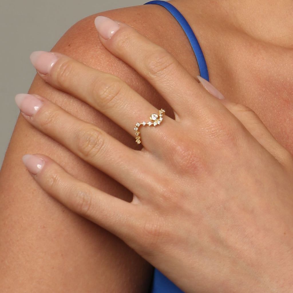 Sonia Wave 18K Gold Ring w. White Diamonds