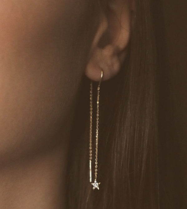 Dangling Star 18K Gold Earring w. Diamond