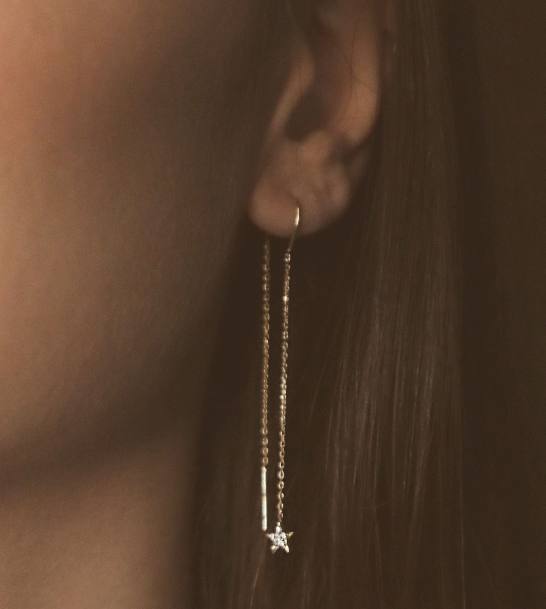 Dangling Star 18K White Gold Earring w. Diamond