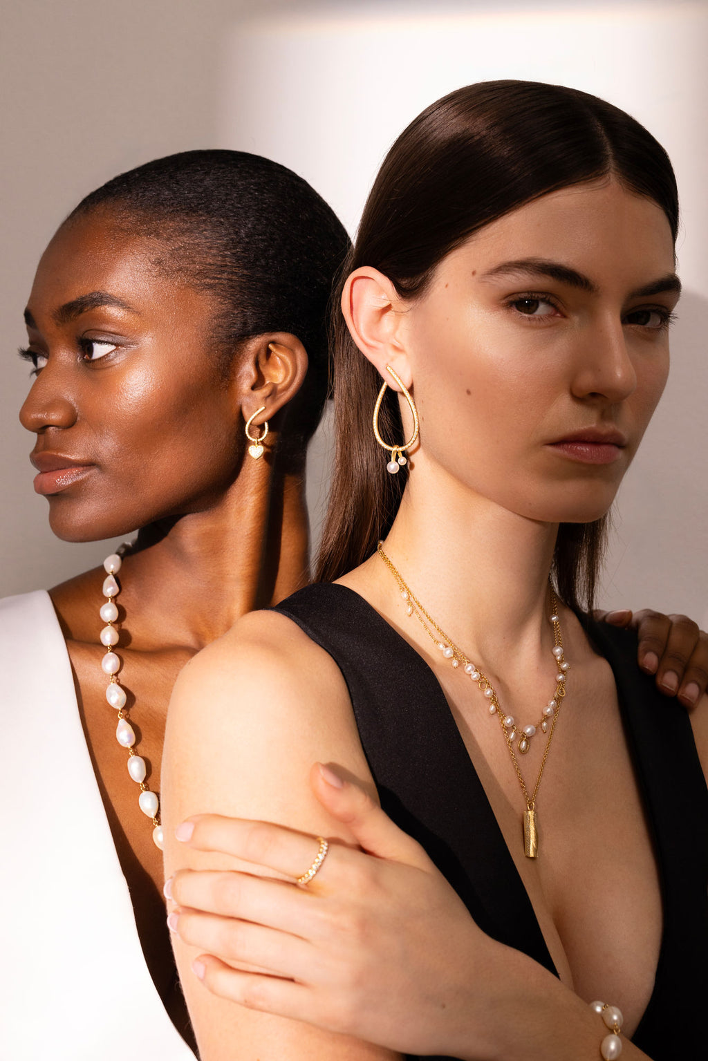 Vega Relief 18K Gold Pendant w. Diamonds