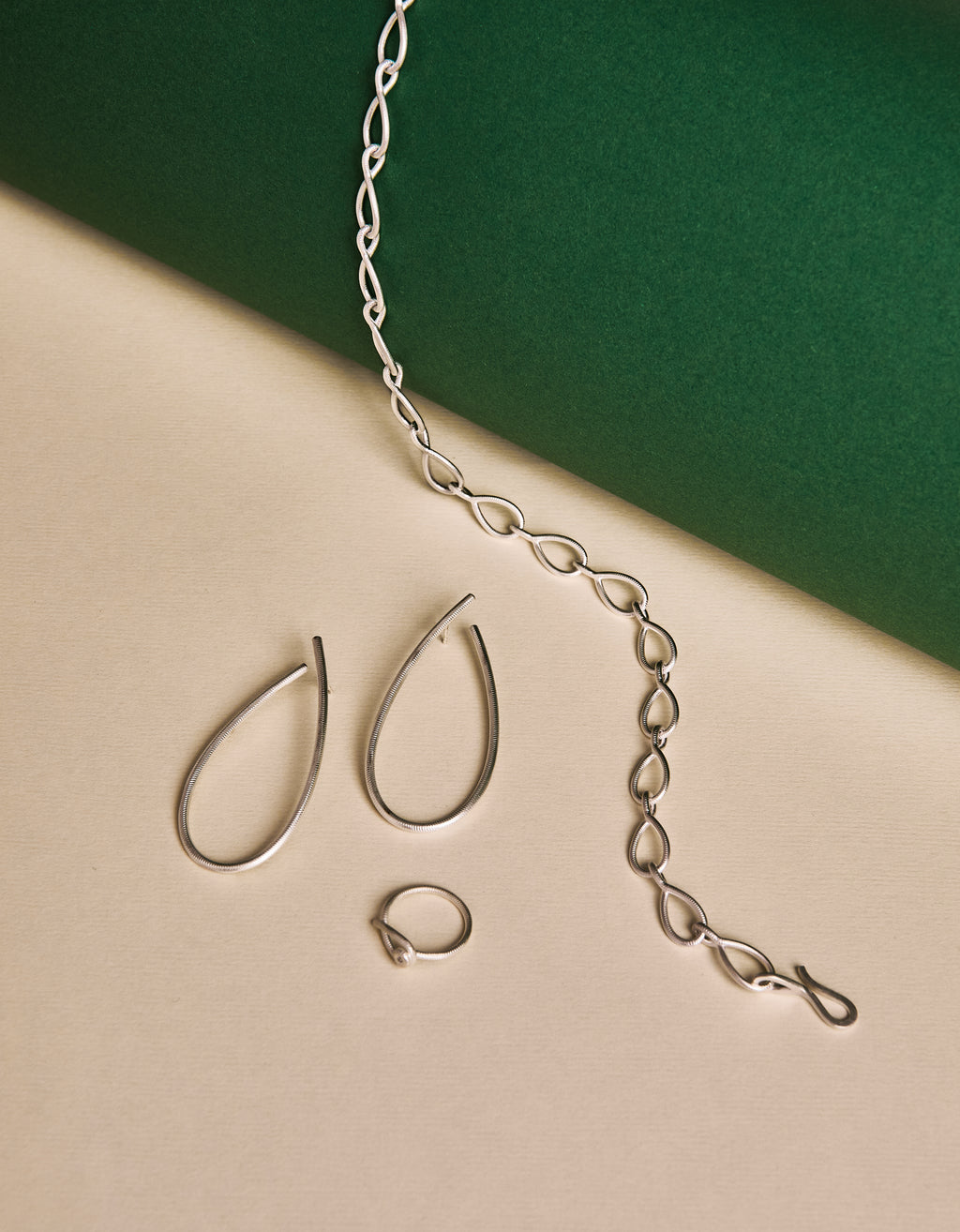 Mega Kharisma silberne Hoops