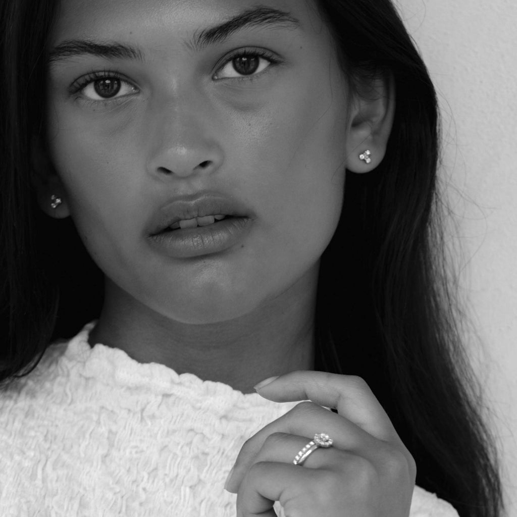 Frosty 18K Whitegold Studs w. 6 Diamonds