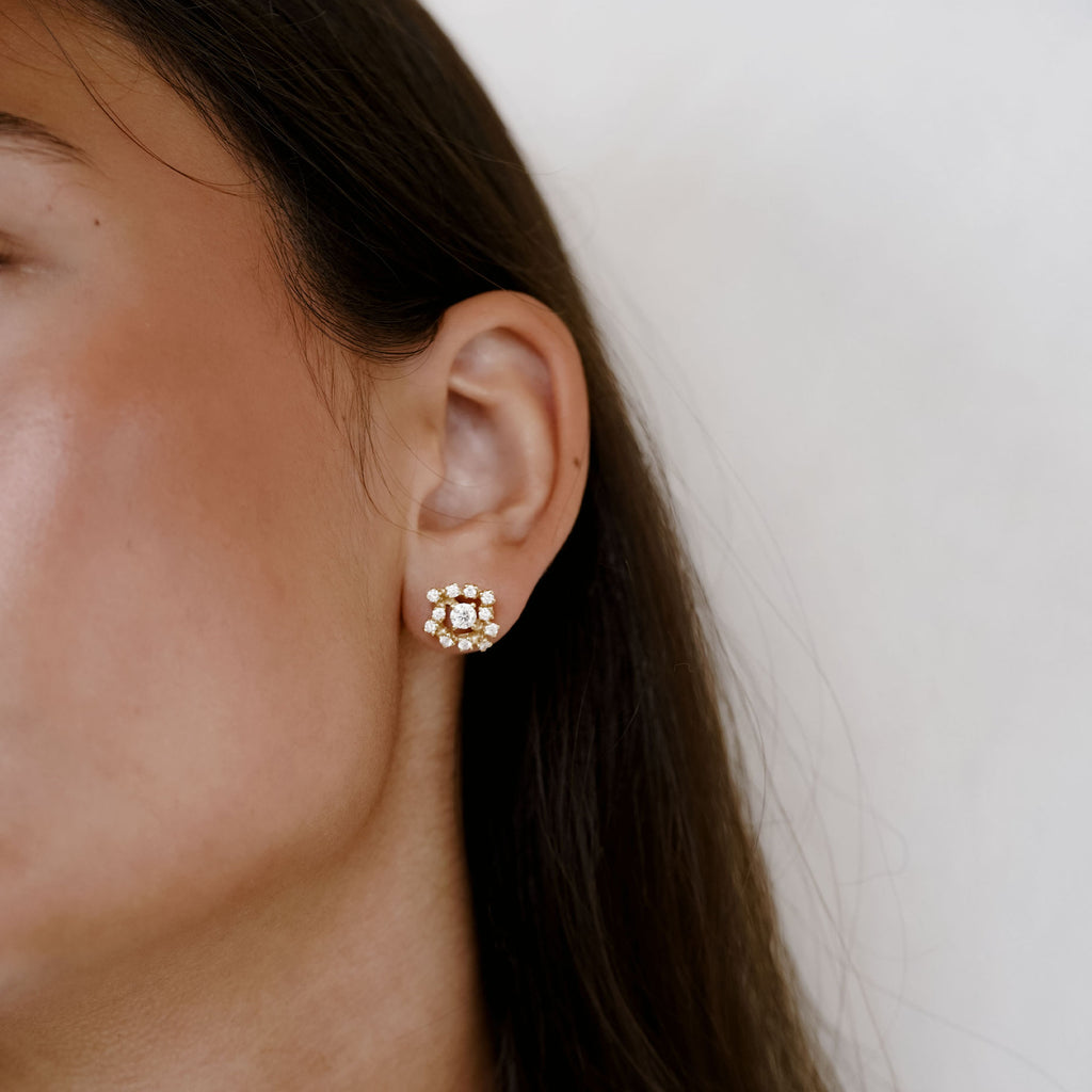 Frosty 18K Gold Studs w. 24 Diamonds