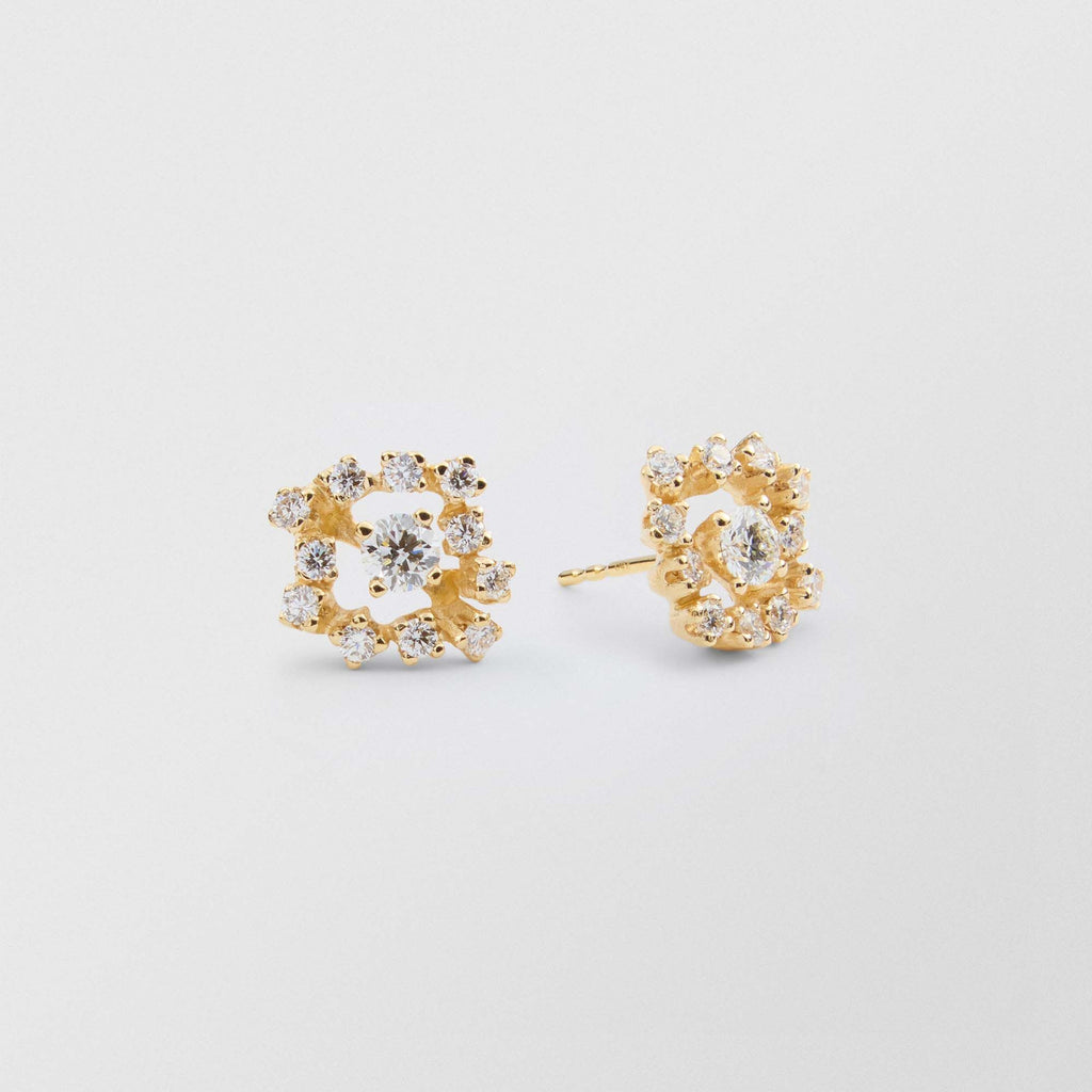 Frosty 18K Gold Studs w. 24 Diamonds