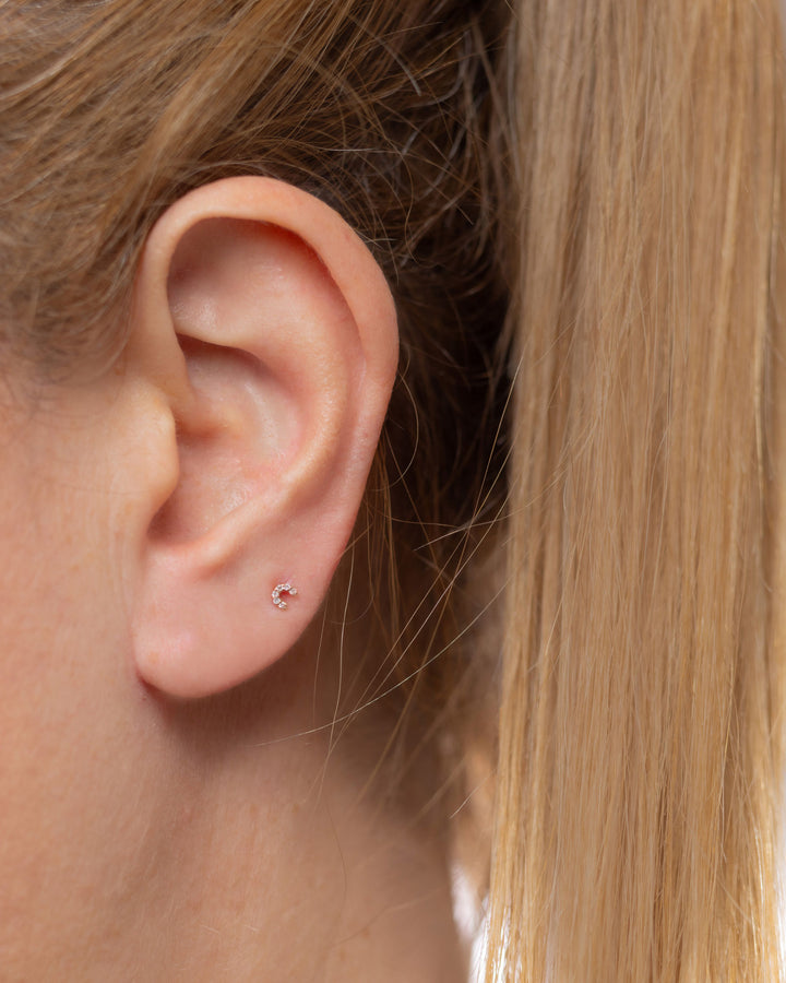 Horse Shoe 18K Gold, Whitegold or Rosegold Stud w. Diamonds