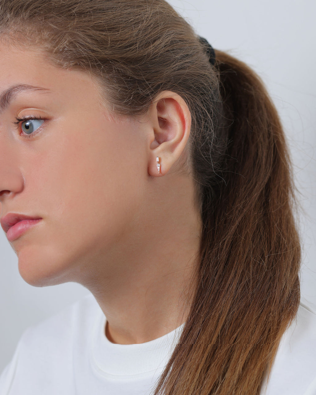 Arrow 18K Gold, Whitegold or Rosegold Stud w. Diamonds